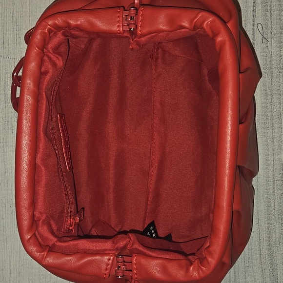 Badgley Mischka Wrapped Frame Clutch Shoulder Bag w/ Chain Link Red NWT - Picture 8 of 10